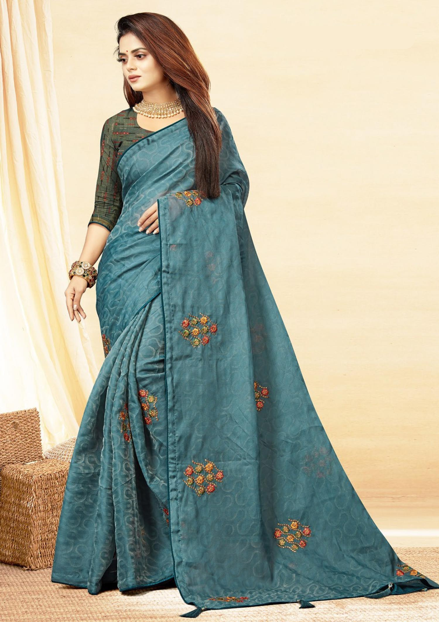 Elegant Charcoal Grey Embroidered Silk Saree with Contrast Blouse - Image 3